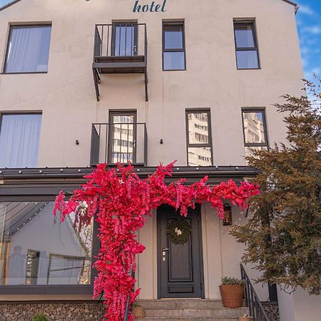 Mosh Mosh Boutique Hotel Almati Kültér fotó